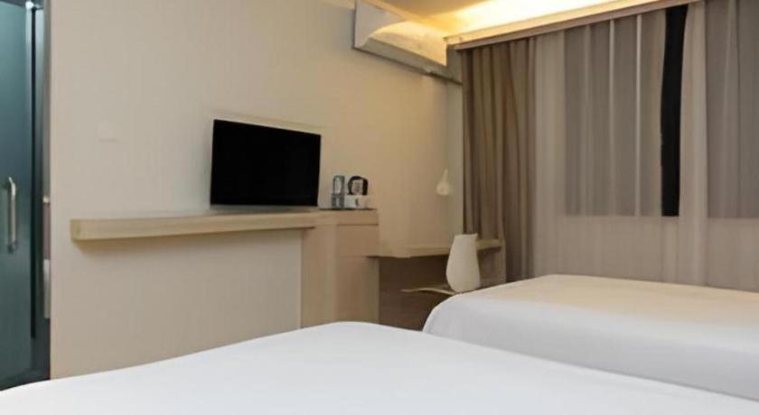 Hanting Hongqiao Airport Huqingping High Way 2*