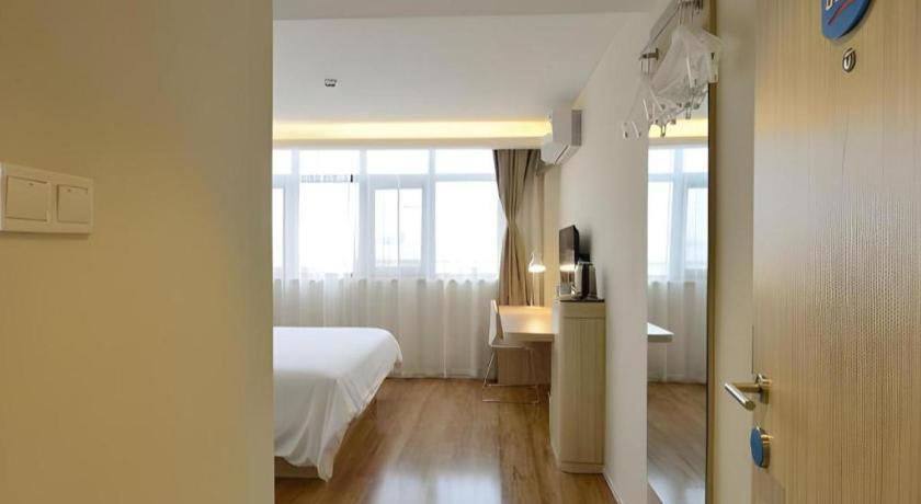 Hanting Hongqiao Airport Huqingping High Way Hotel