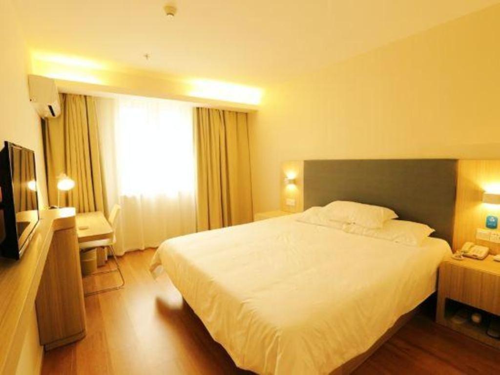 Hanting Hongqiao Airport Huqingping High Way Hotel