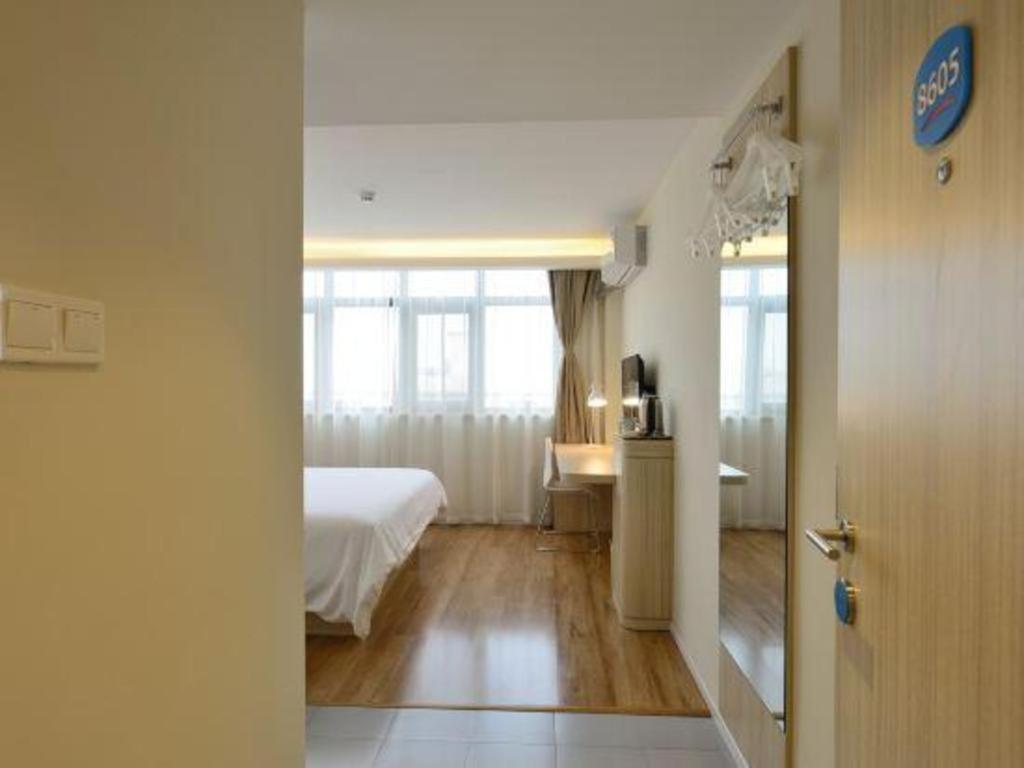 Hanting Hongqiao Airport Huqingping High Way Hotel 2*