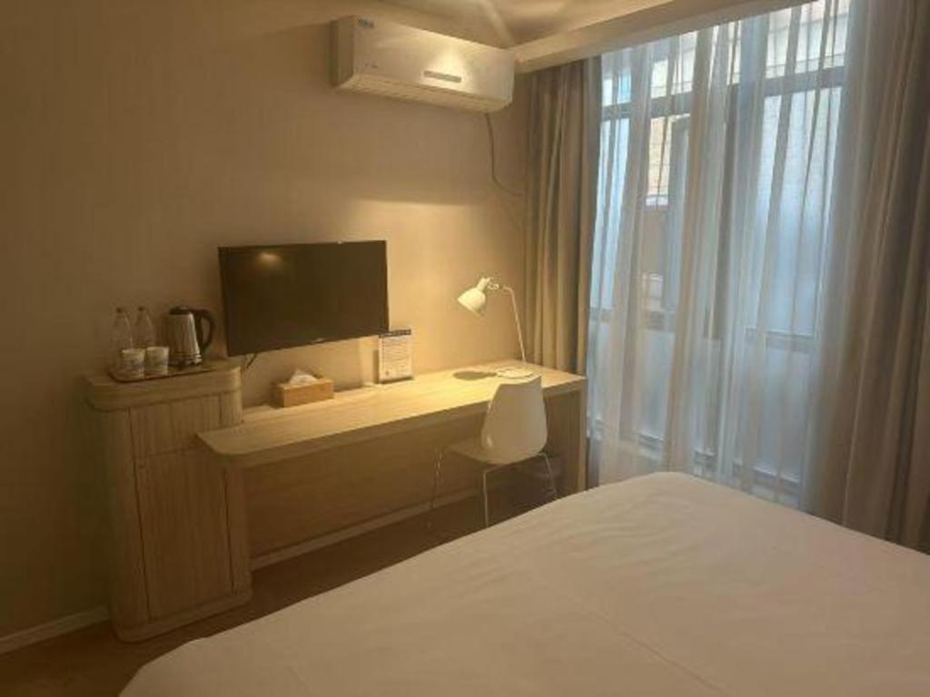 Hotel Hanting Hongqiao Airport Huqingping High Way 2*