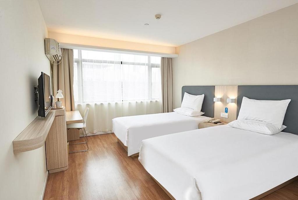 Hanting Hongqiao Airport Huqingping High Way Hotel