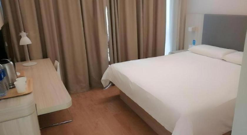 Hotel Hanting Hongqiao Airport Huqingping High Way